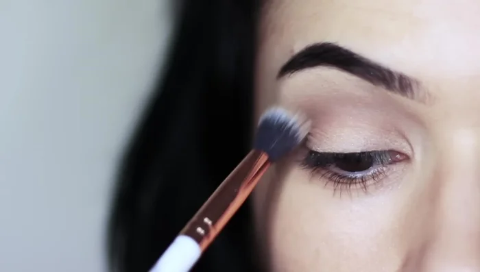 Apply mid-tone eyeshadow using a blending brush. Blend softly and build up gradually, blending over and back in the crease.