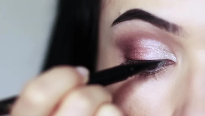 Apply mascara liberally to both upper and lower lashes.