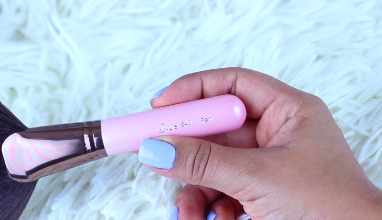 Luxie Fan Brush
