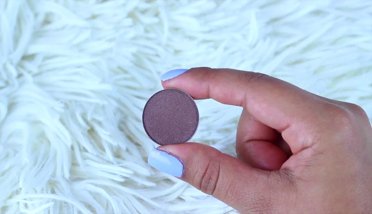 Luxie Eyeshadow 302 swatch