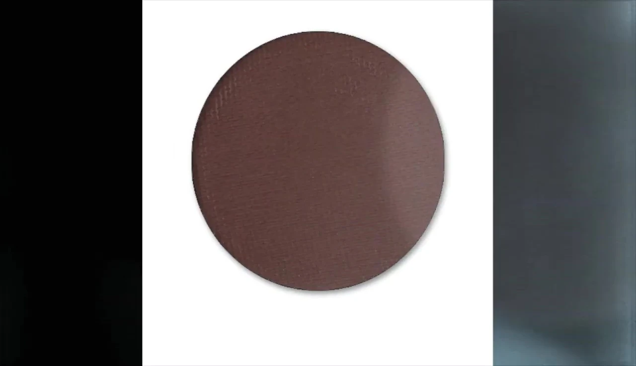 Image depicting the missing brown eyeshadow
