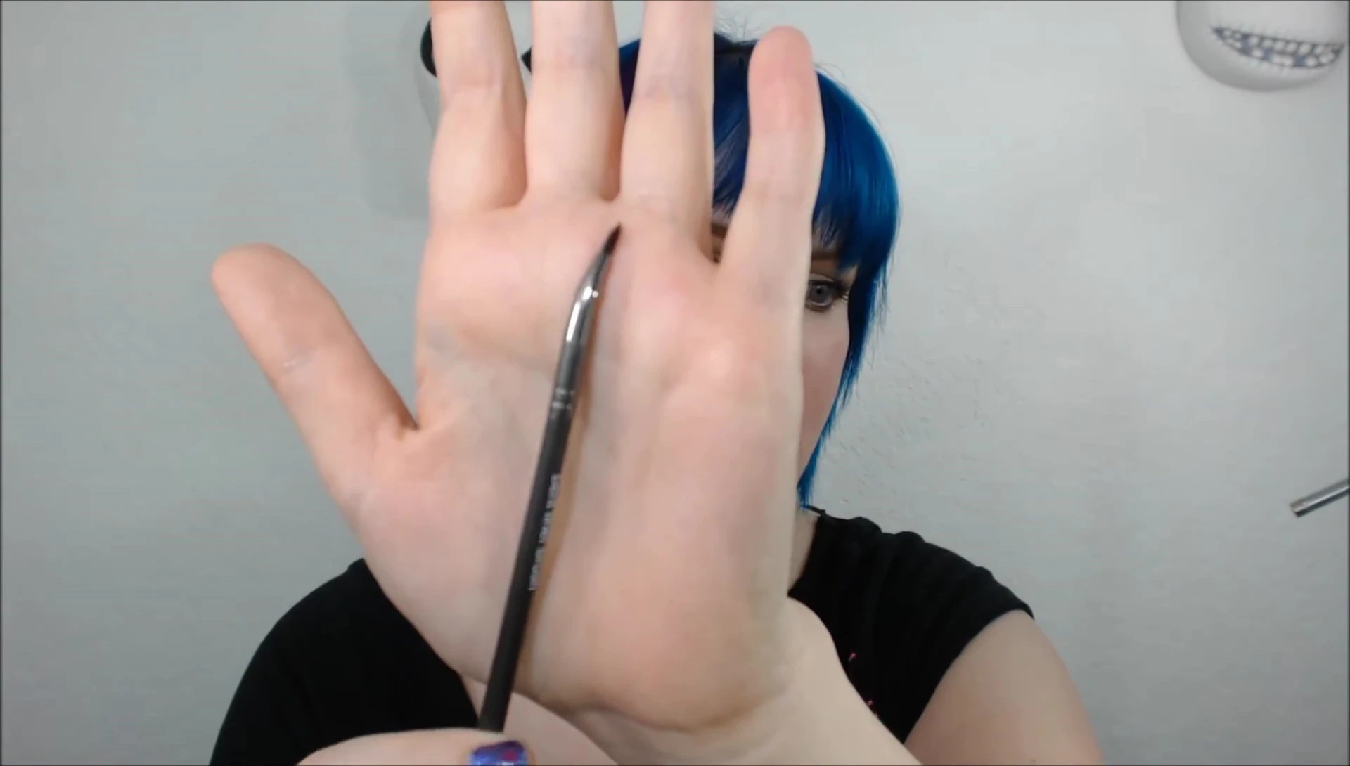 The Makeup Geek bent eyeliner brush