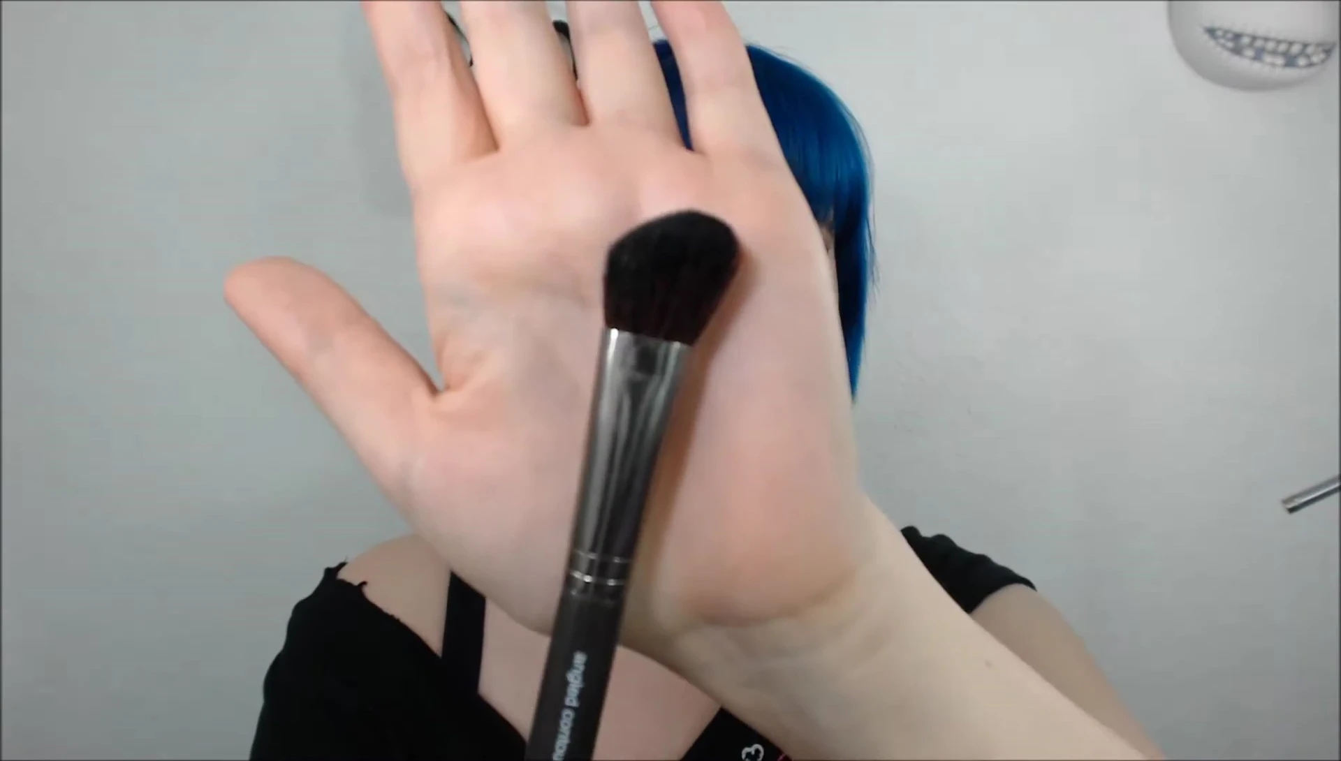 The Makeup Geek angled contour brush