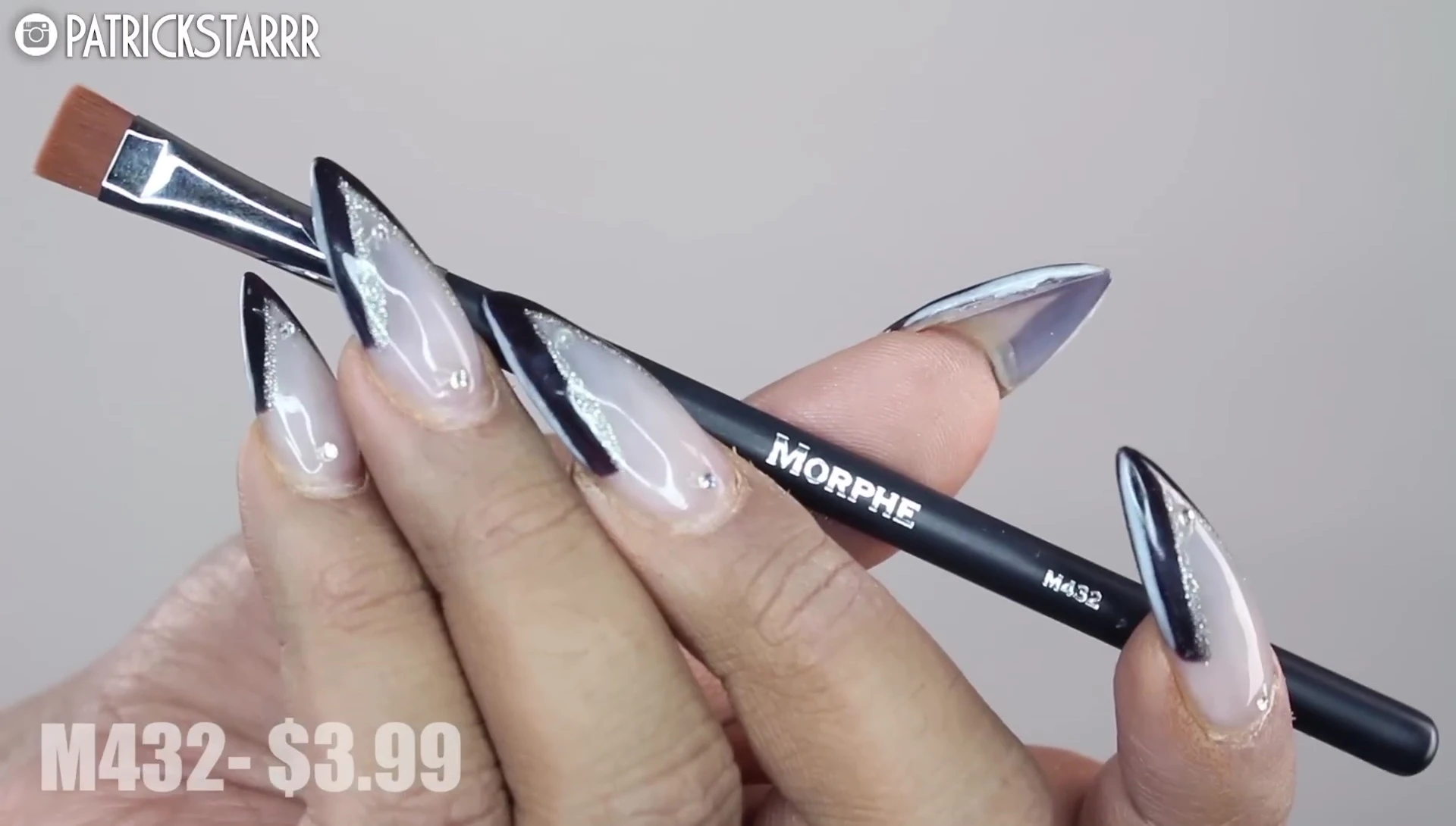 Close-up of the M432 flat angled brush