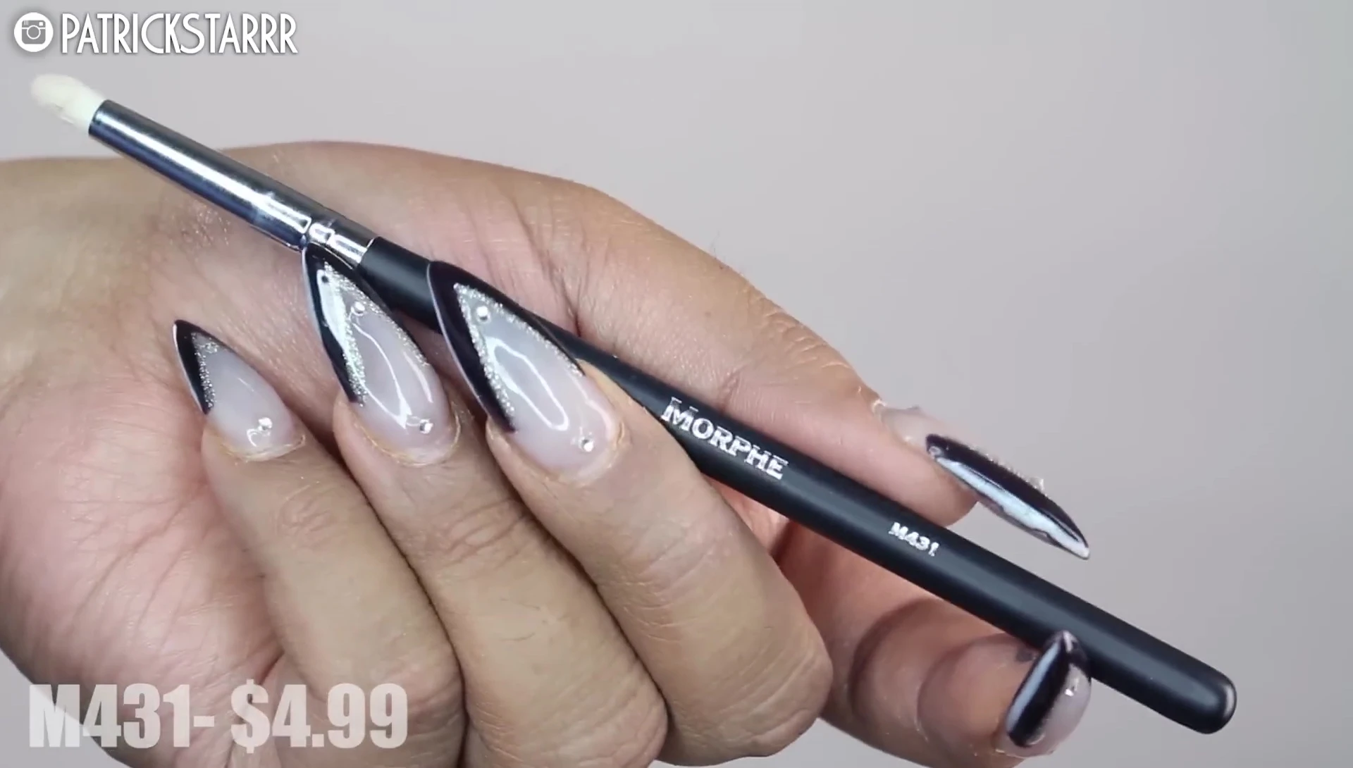 Close-up of the M431 tapered pencil brush