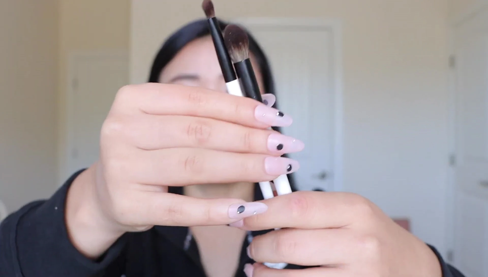 Detailed view of the Makeup By Mario E5 brush