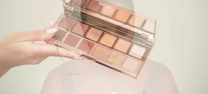 Add a deep sheen to the lower lash line, focusing on the middle section for added shape.