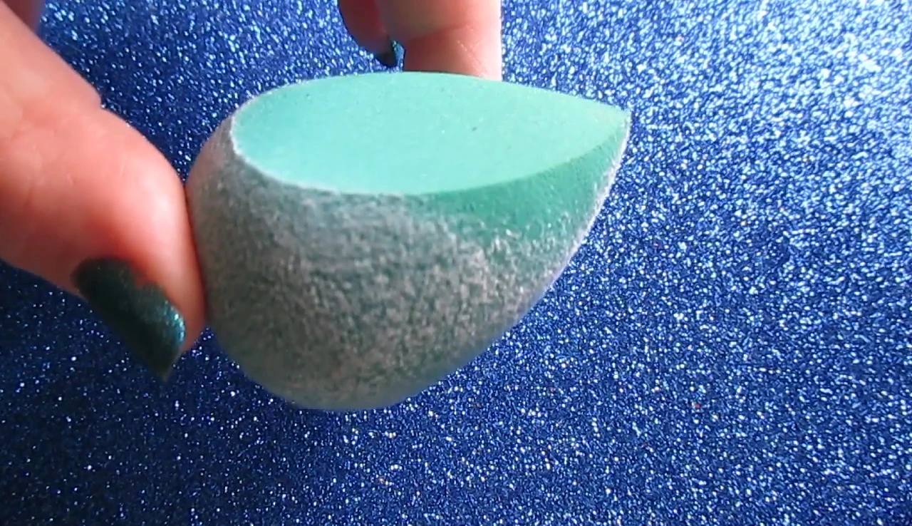 The sponge with foundation on it, showing no absorption