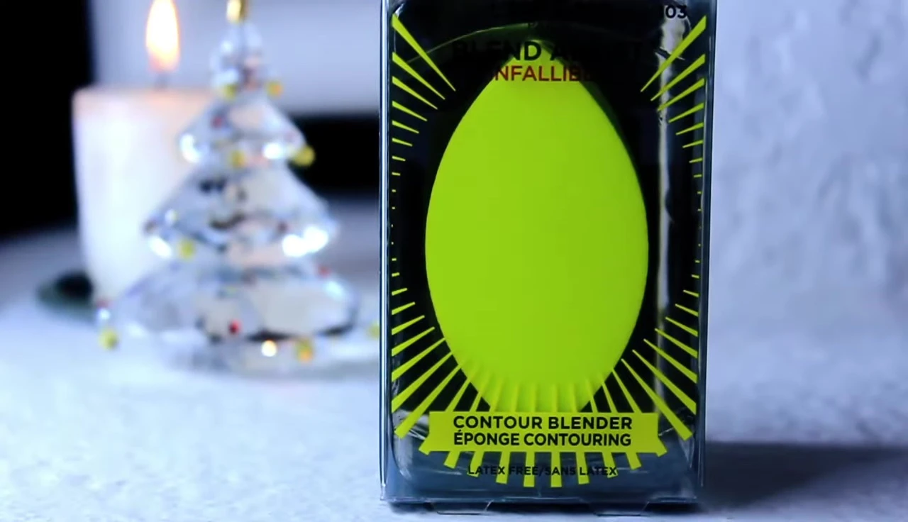 The L'Oréal Infallible Blend Artist Contour sponge in its packaging.